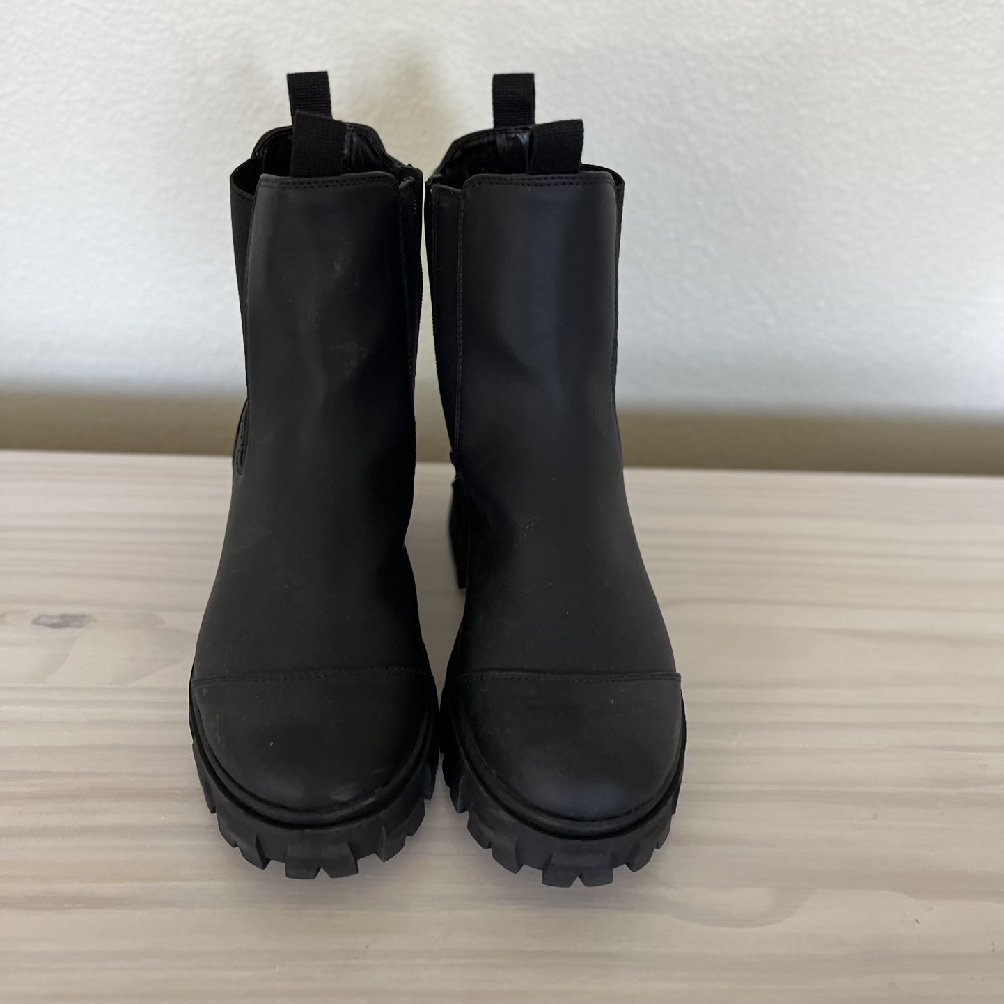 Rubber lug boots