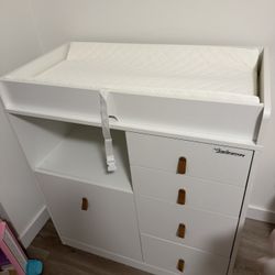 Baby Changer/Dresse