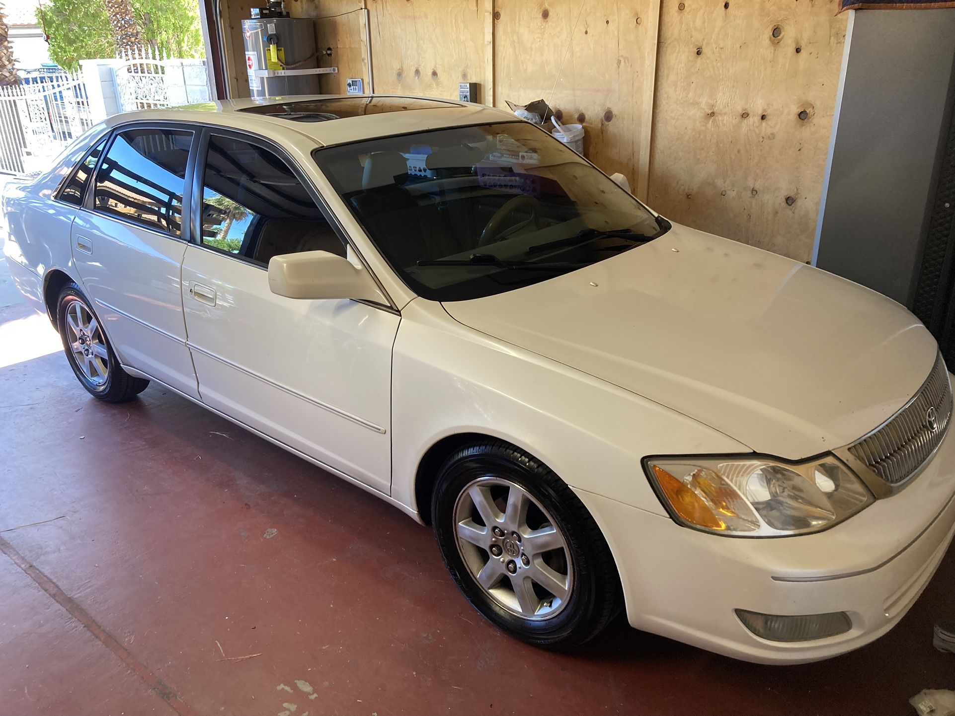 2001 Toyota Avalon for Sale in Las Vegas, NV - OfferUp