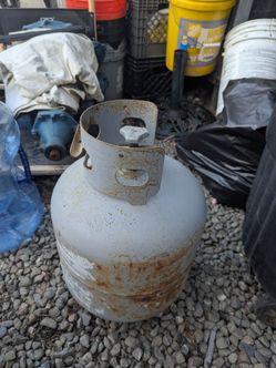 FULL PROPANE TANK