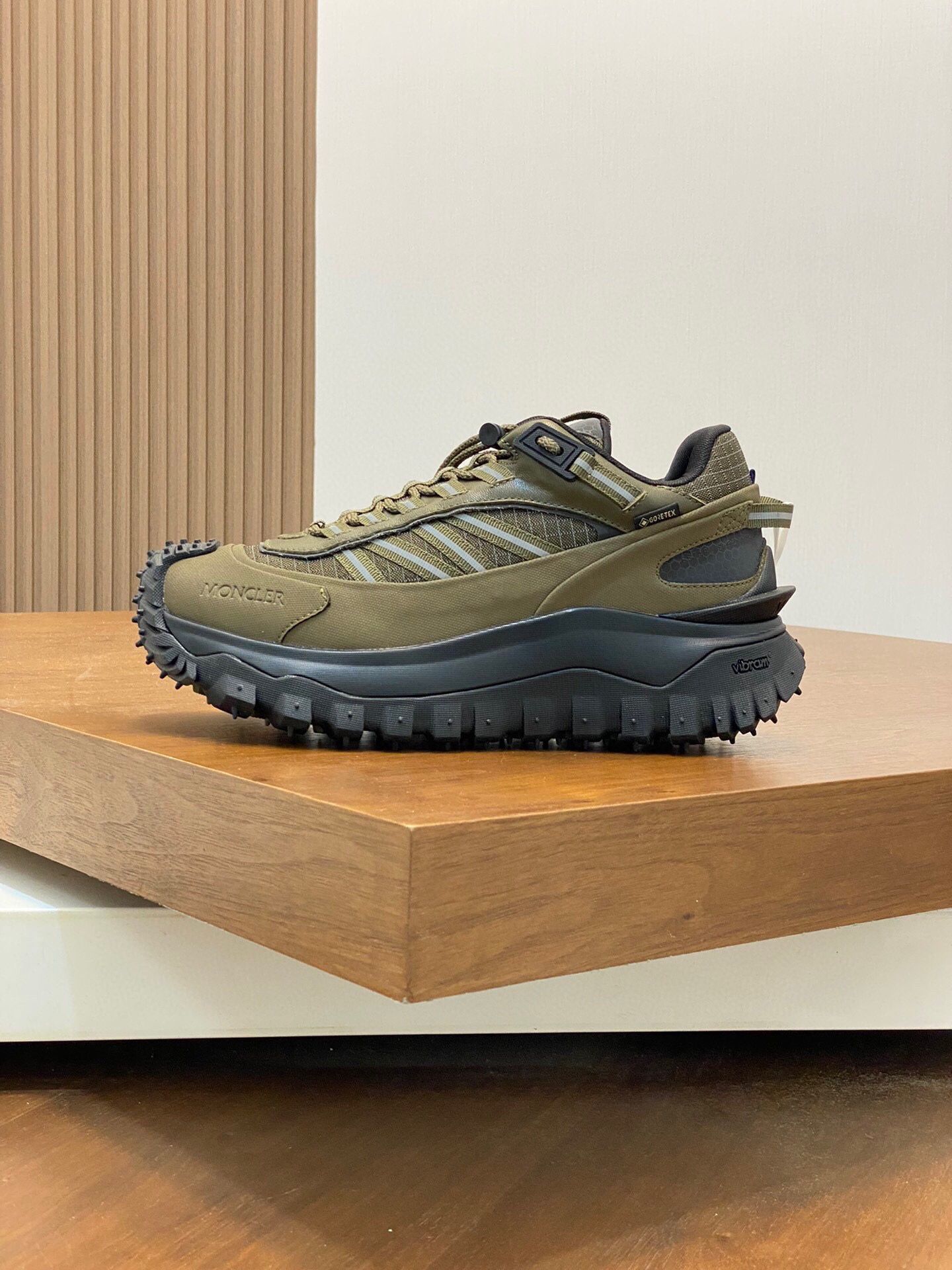 Moncler Men’s Sneaker With Box New