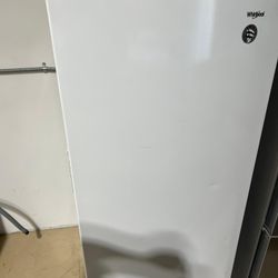 Upright Freezer Whirlpool 