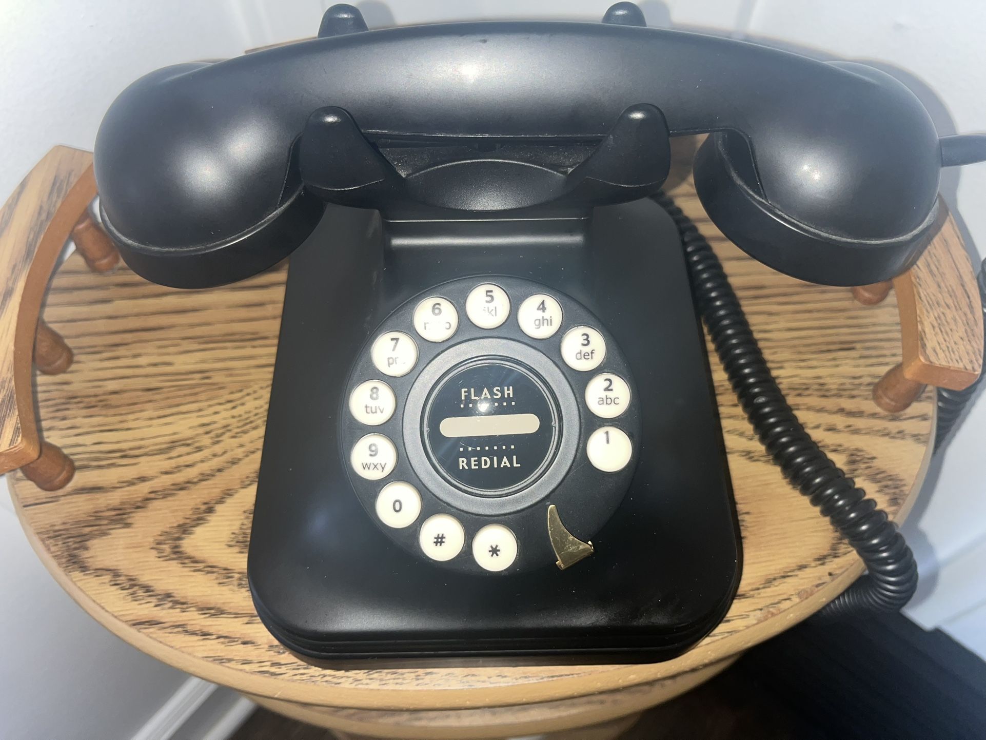 Vintage Grand Telephone With Push Button Dialing & Flash Redial