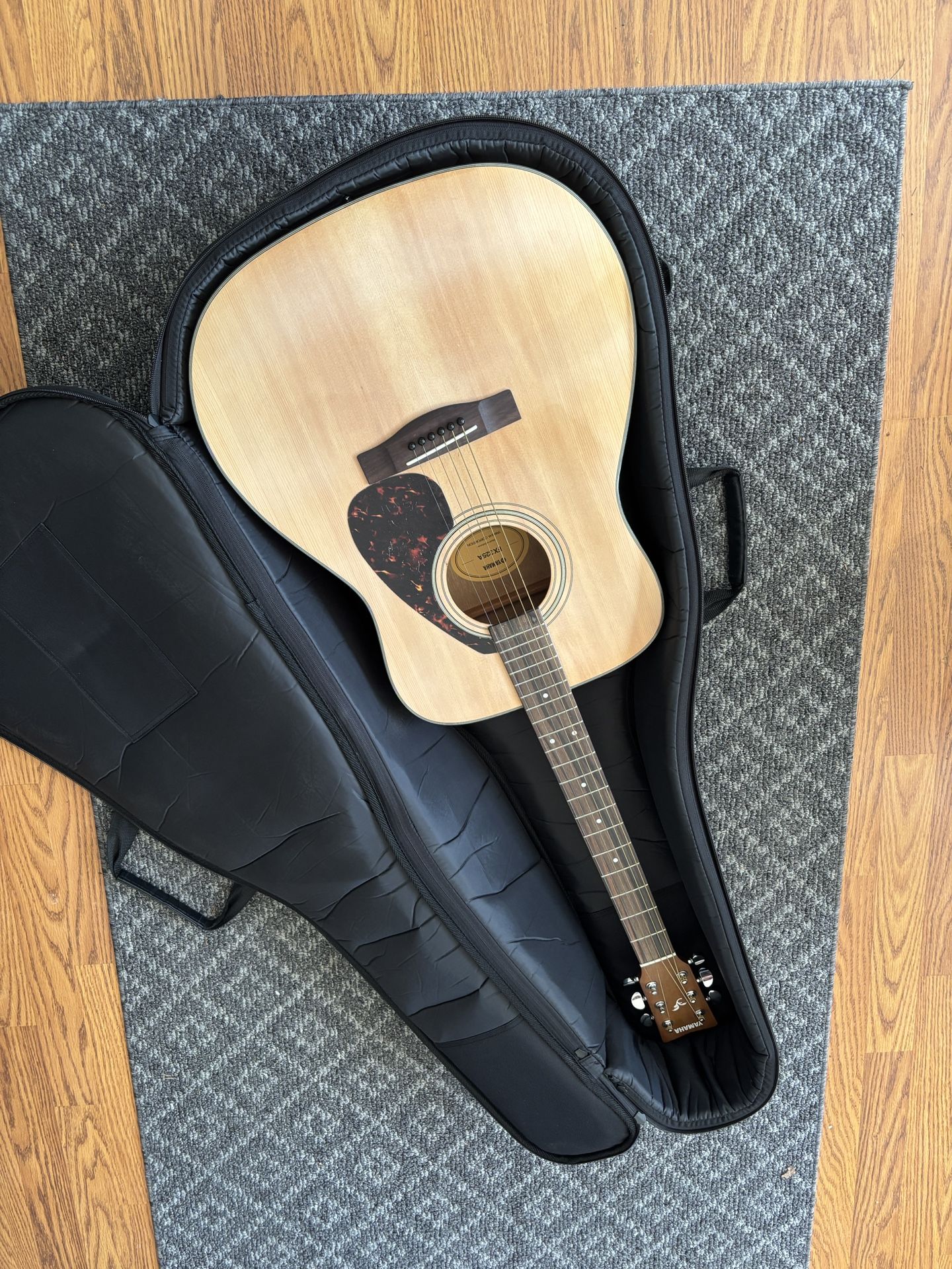 Yamaha FX 325A Acoustic Guitar