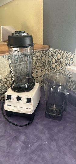 Vitamix Super 5000 Blender with Two Containers