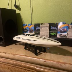 Arrow RC BOAT