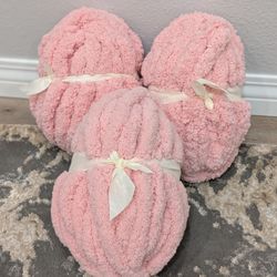 Set of 3 Chunky Yarn, a jumbo-weight polyester yarn perfect for hand knitting cozy blankets
