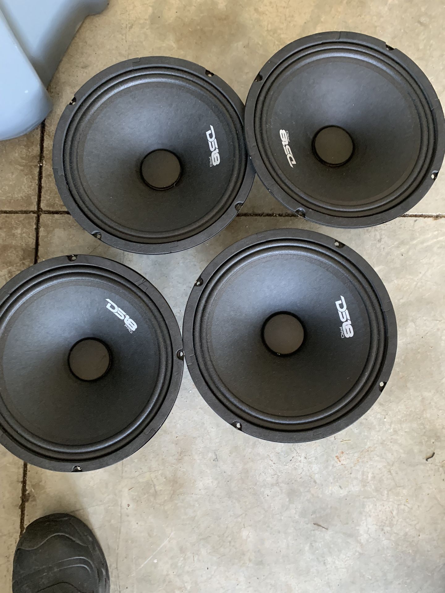 Speaker D18 