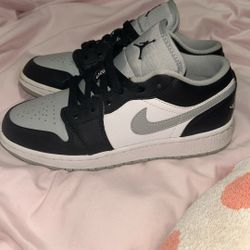 Jordan 1 Lows Black and Grey Size 4Y (4 Men’s)