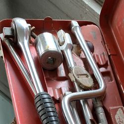 Ratcheting Sockets
