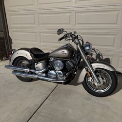 2002 Yamaha V star 1100 classic