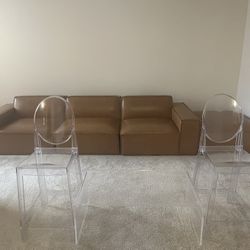 Acrylic Coffee Table With High Top Bar Chairs.