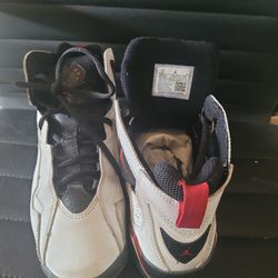 Jordan Retro (Size 5Y)