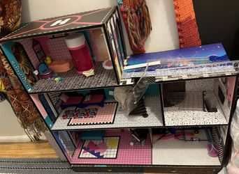 LOL O.M.G Doll House