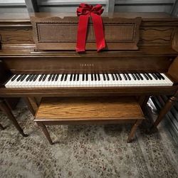 🎄YAMAHA M212 UPRIGHT PIANO! FREE CHRISTMAS DELIVERY STILL AVAILABLE! 🎄
