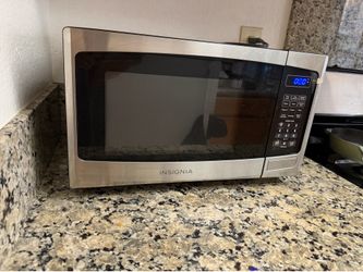 Insignia Microwave