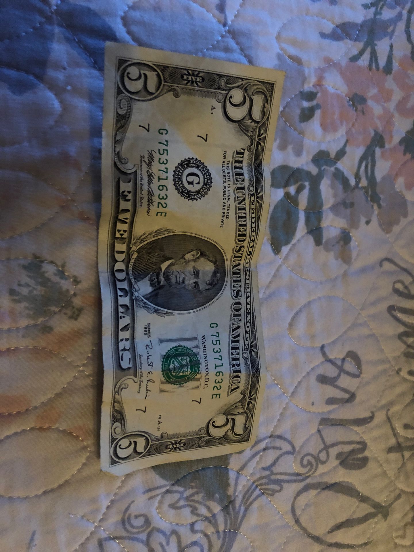 A rare federal note 5 dollar bill