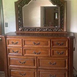 Dresser With Mirror