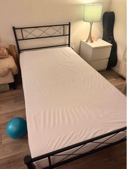 Twin bed with matress
