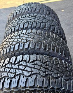 275/70/18 Goodyear Selling a set of 4 tires in excellent condition 🫡
