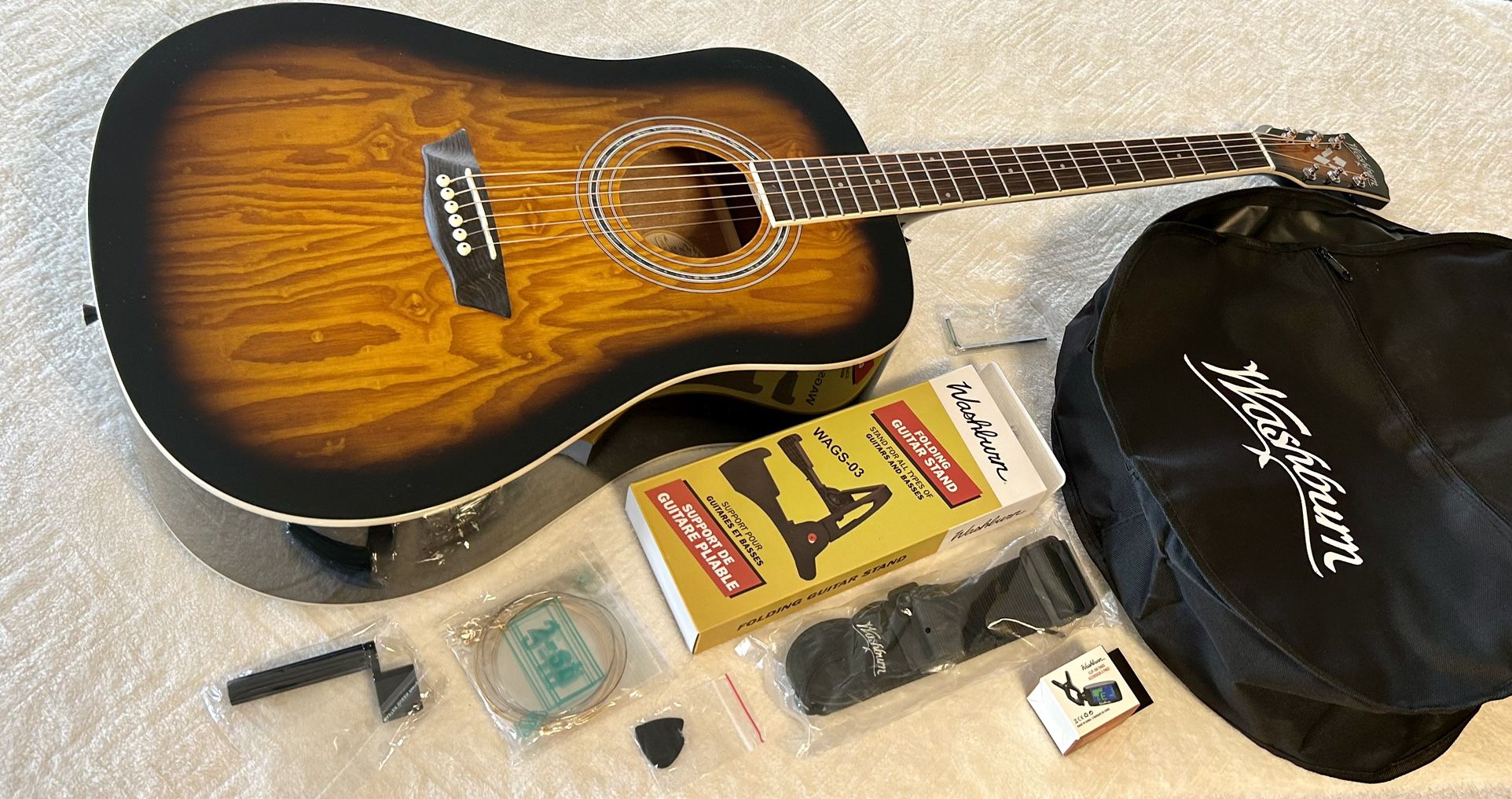 Washburn Acoustic Guitar Sunburst + Bag, Accessories