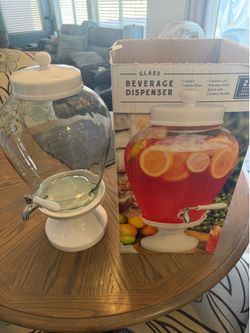 Glass beverage dispenser