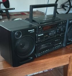 Panasonic Portable Stereo Boombox RX-DT610