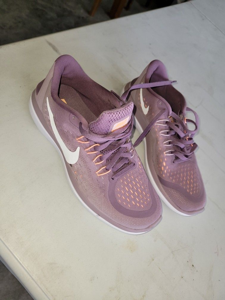 Girls Nike Brand New Size 7