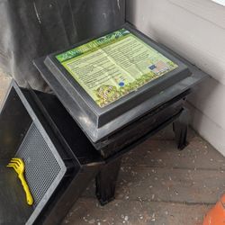 Worm Bin (With Worms)