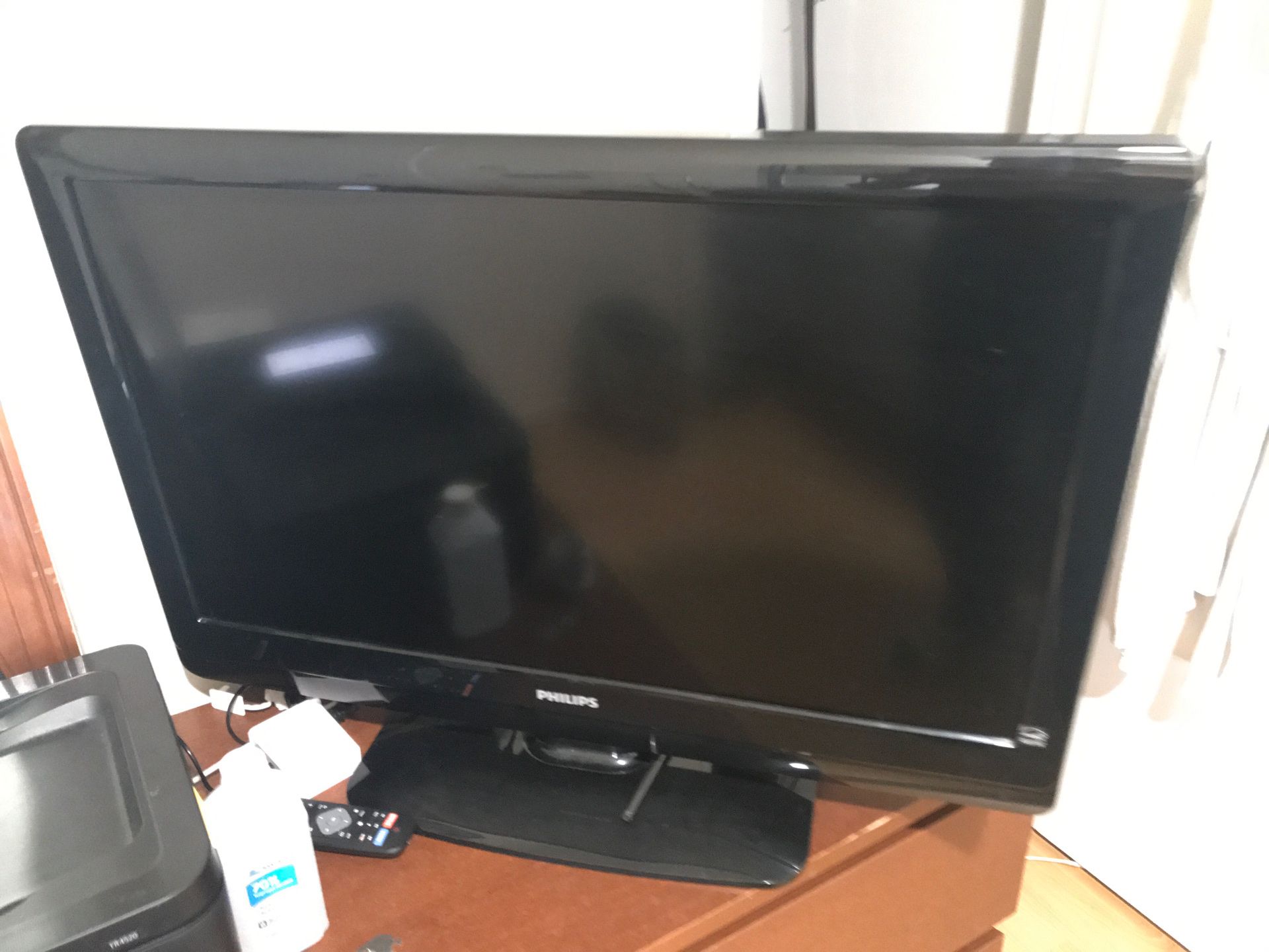 philips 32 tv HD. nice picture sell 46$ whith remote control 2