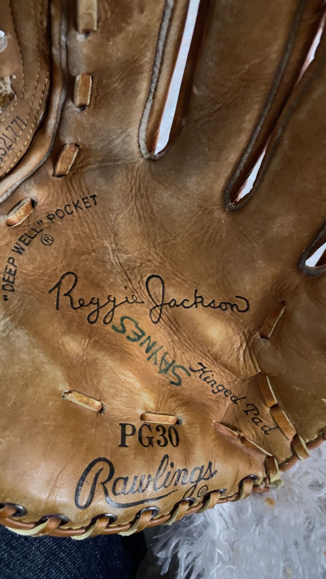 RARE Vintage Rowlings PG30 glove Signed by NY Yankees Hall of Famer “Reggie Jackson”