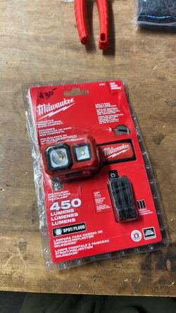 Milwaukee 450 Lumens LED Spot/Flood Headlamp