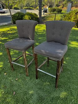 2 counter top chairs