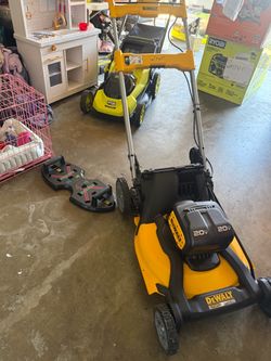 DeWalt 20V Cordless Self-Propelled Lawn Mower
