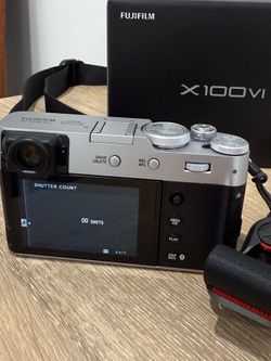 Fujifilm X100VI Silver Open Box (<100 shutter) + SD + accessory