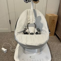 MamaRoo Baby Swing