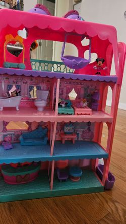 Minnie Doll house with Accessories