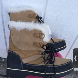 SNOW BOOTS SIZE 9
