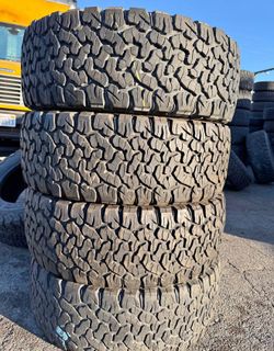265/65/17 Bfgoodrich Selling a set of 4 tires in excellent condition 🫡