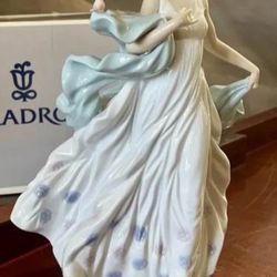 Lladro Porcelain Figurine