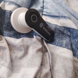 Singer Battery Operated Lint Remover