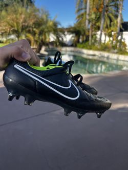 NEW NIKE TIEMPO LEGEND V SG-PRO Mens Size 7.5 Black for Sale in Poway, CA -