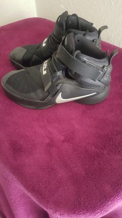 LeBron NIKE "SOLDIER" Size 4 1/2. Great condition
