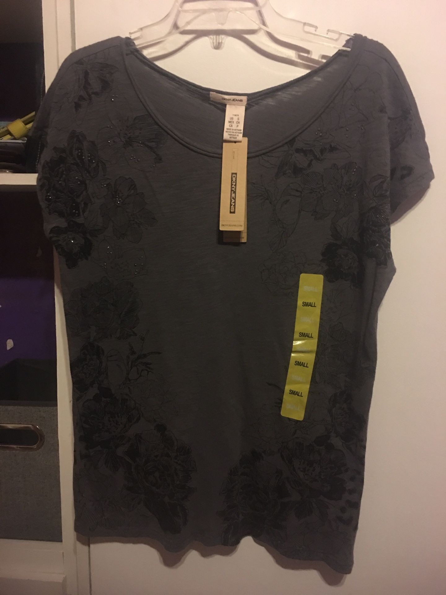 NWT DNKY size S dressy t shirt grey color