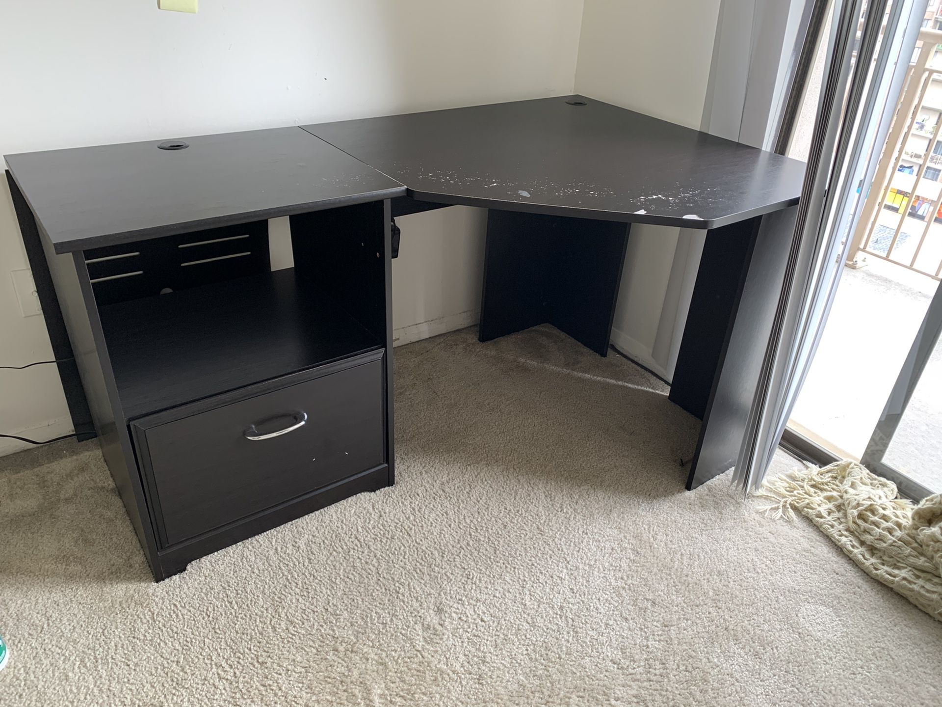 Used Corner Desk $10