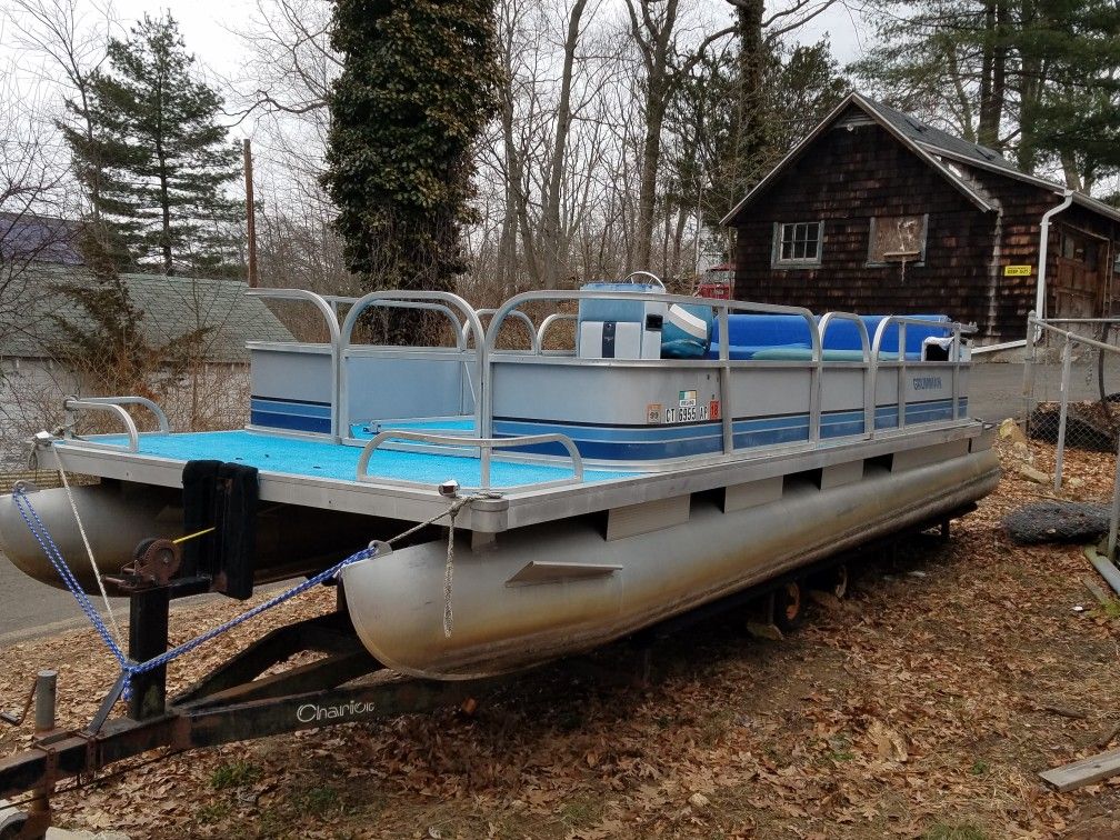 Grumman pontoon boat 24 foot