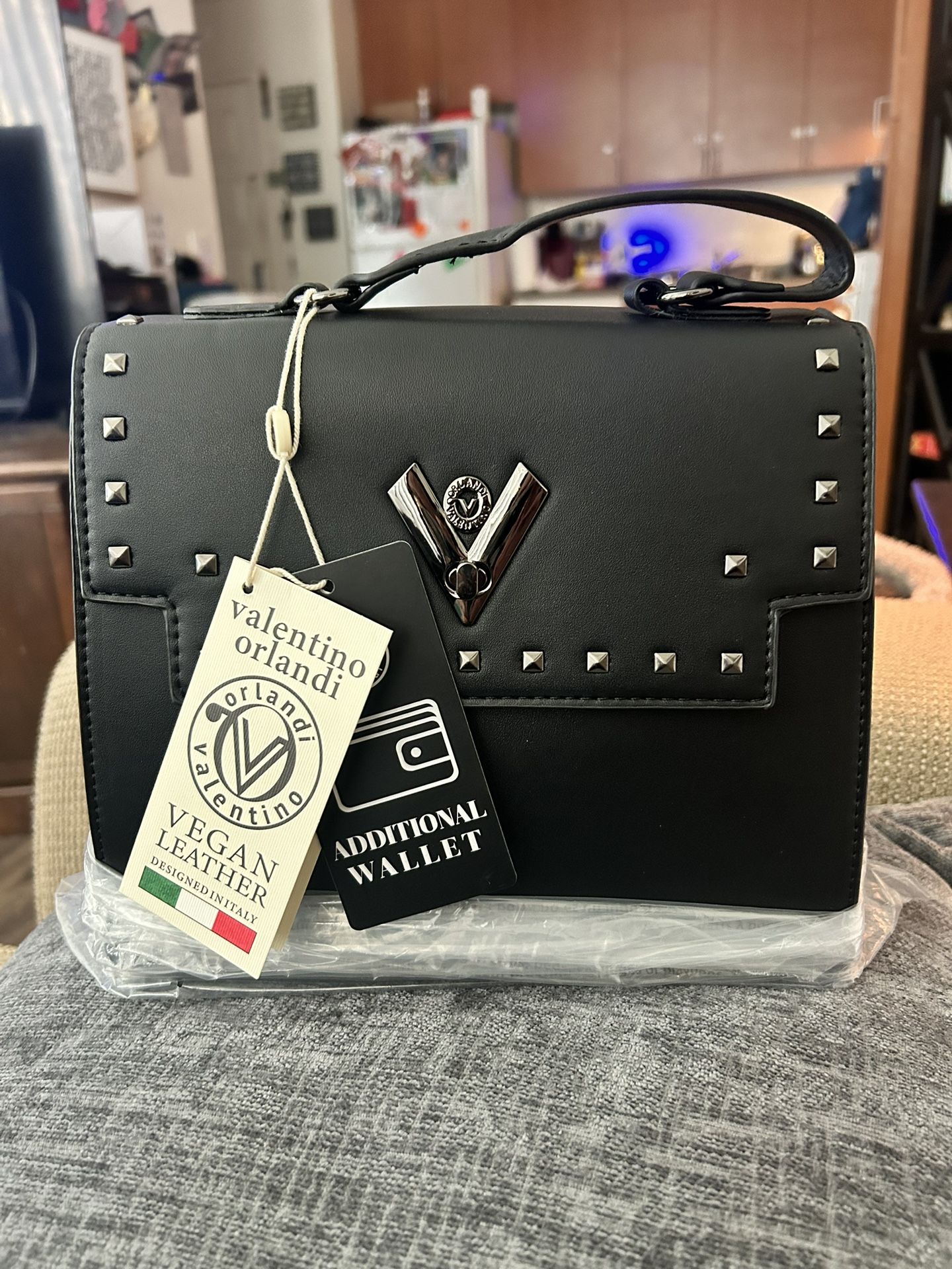Valentino  $40