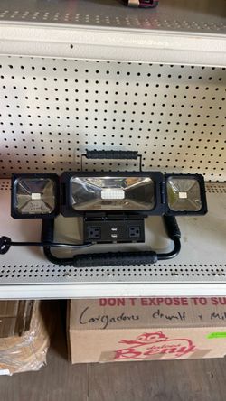 Triple-Head LED Work Light with Outlets