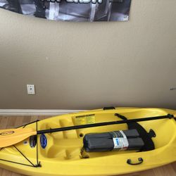 Kayak Xxtreme 96 Comes With Paddle And Straps