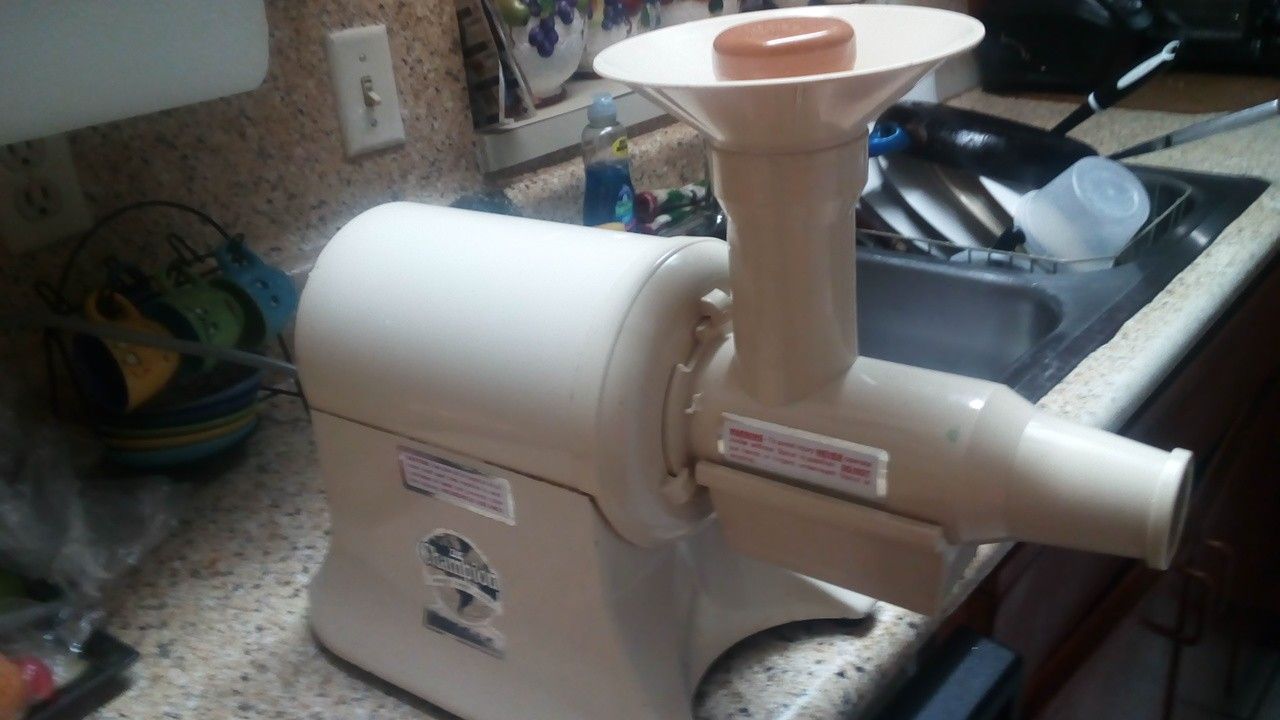 Maquina de moler viandas. frutas o masa para alcapurrias o pasteles